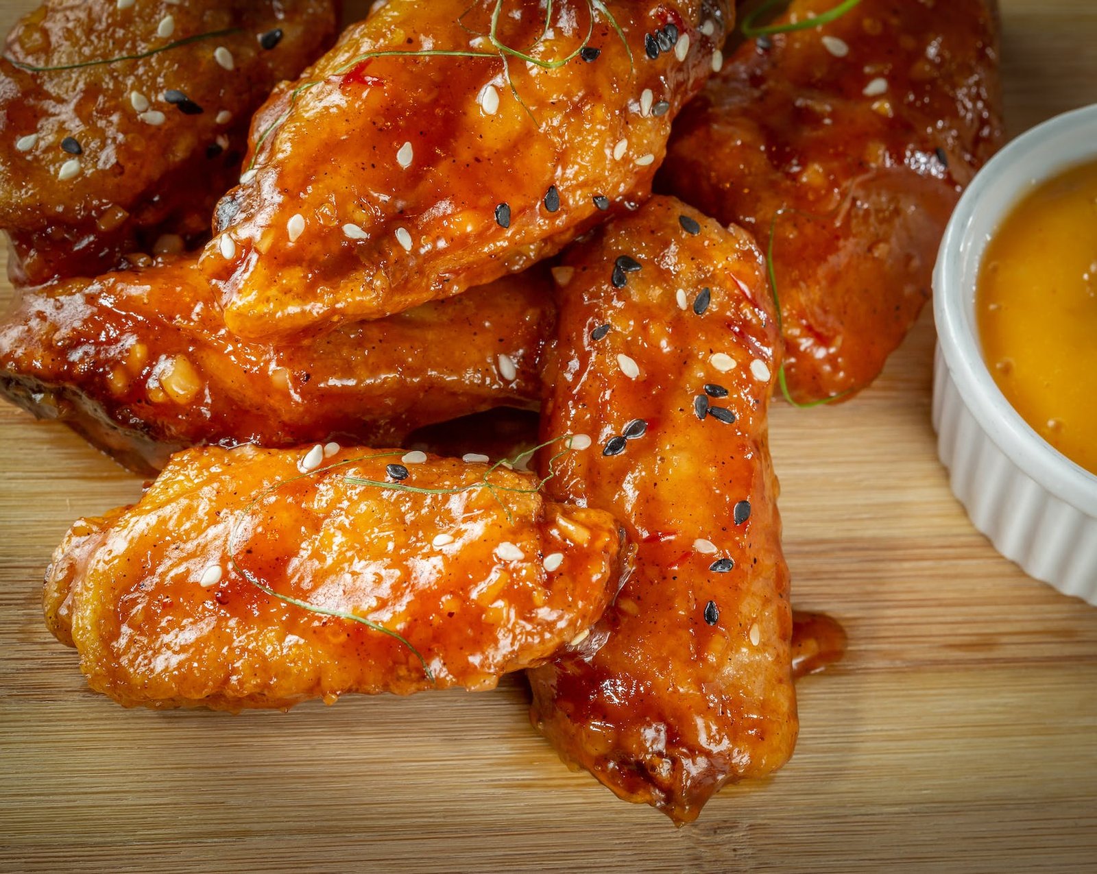 korean fried chicken wings with sauce